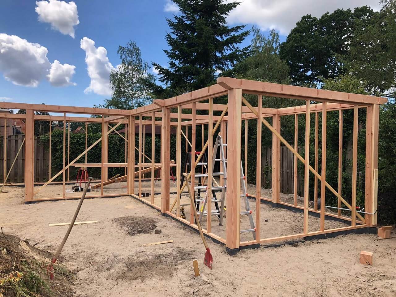 Wat is de maximale overspanning van houten balken bij een overkapping? Tuinhoutdiscount.nl