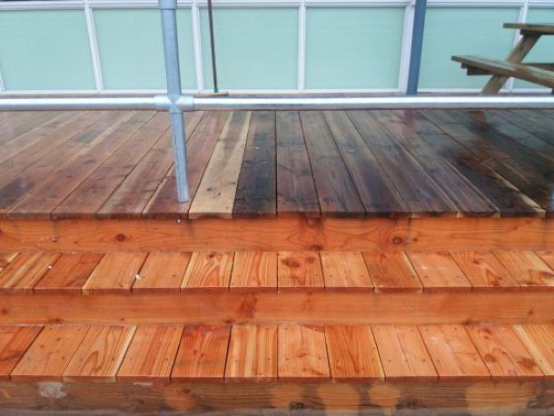 Hoe krijg je grijs hout weer in de originele kleur? Hoe krijg je grijs hout weer in de originele kleur?